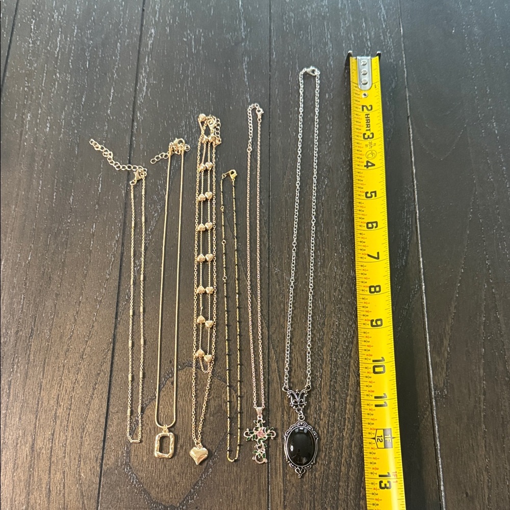 Random assortment of 6 necklaces